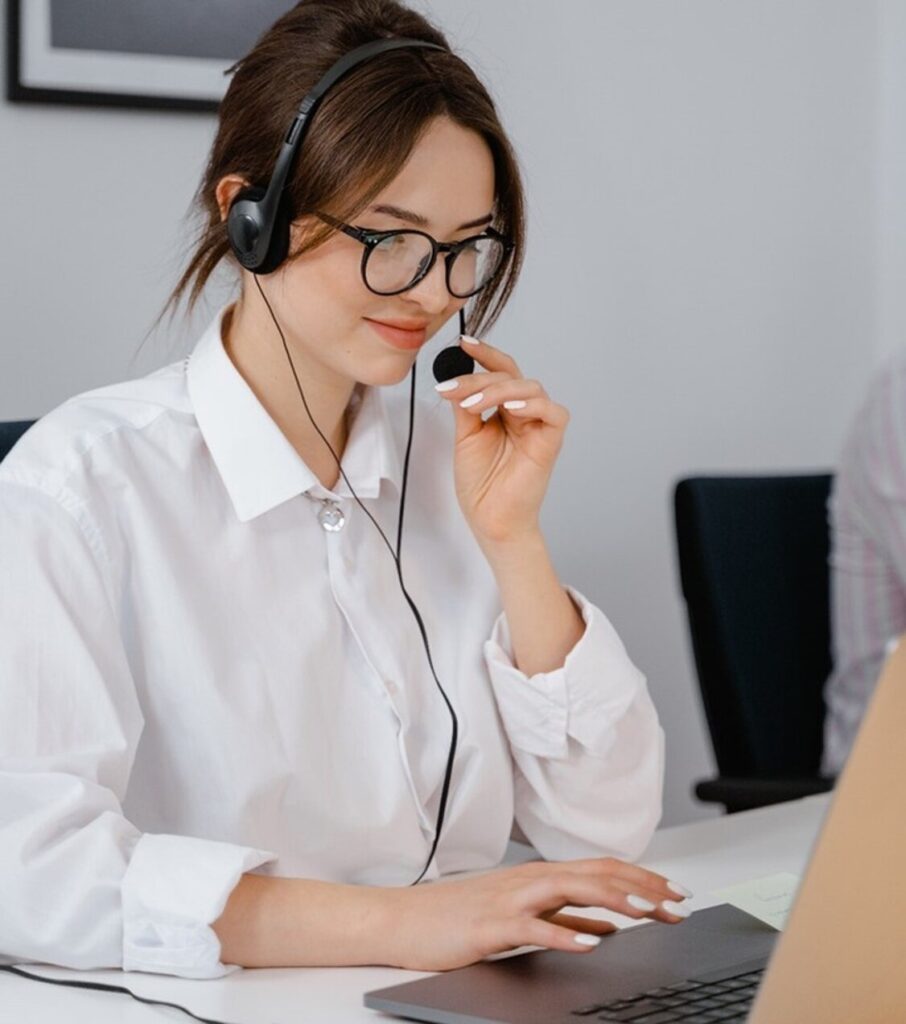 Arppa Technologies operator answering calls from a remote desktop